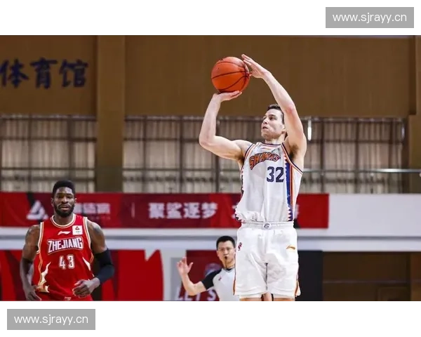 压哨投篮瞬间定胜负篮球场上的惊心动魄瞬间解析